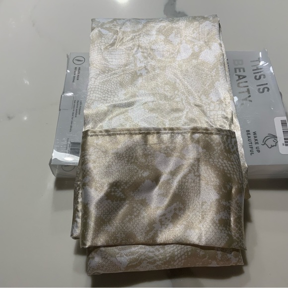 1 Satin Pillow Case - Picture 2 of 2